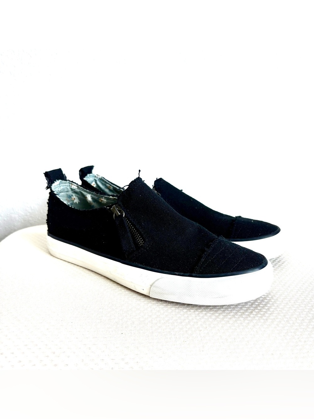 Gypsy Jazz Black Slip-On Sneakers with White Sole